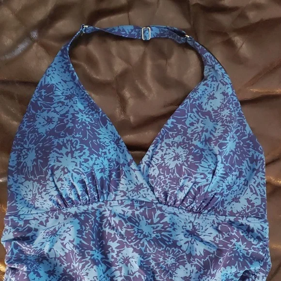 L.L. Bean skirted Bathing suit dress in blue floral - Picture 2 of 8